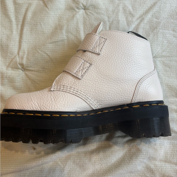 Dr. Martens Devon Heart Milled Napa leather platforms. Brand new never worn. - Picture 5 of 10